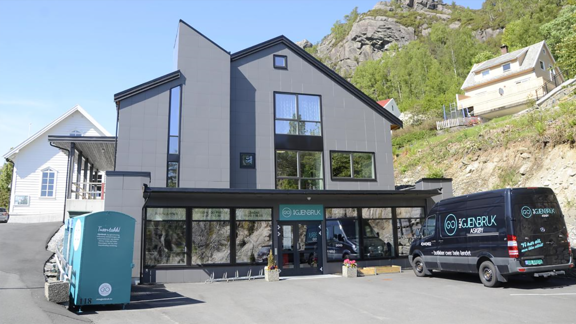 Kleppe bedehus med gjenbruksbutikk i underetasjen