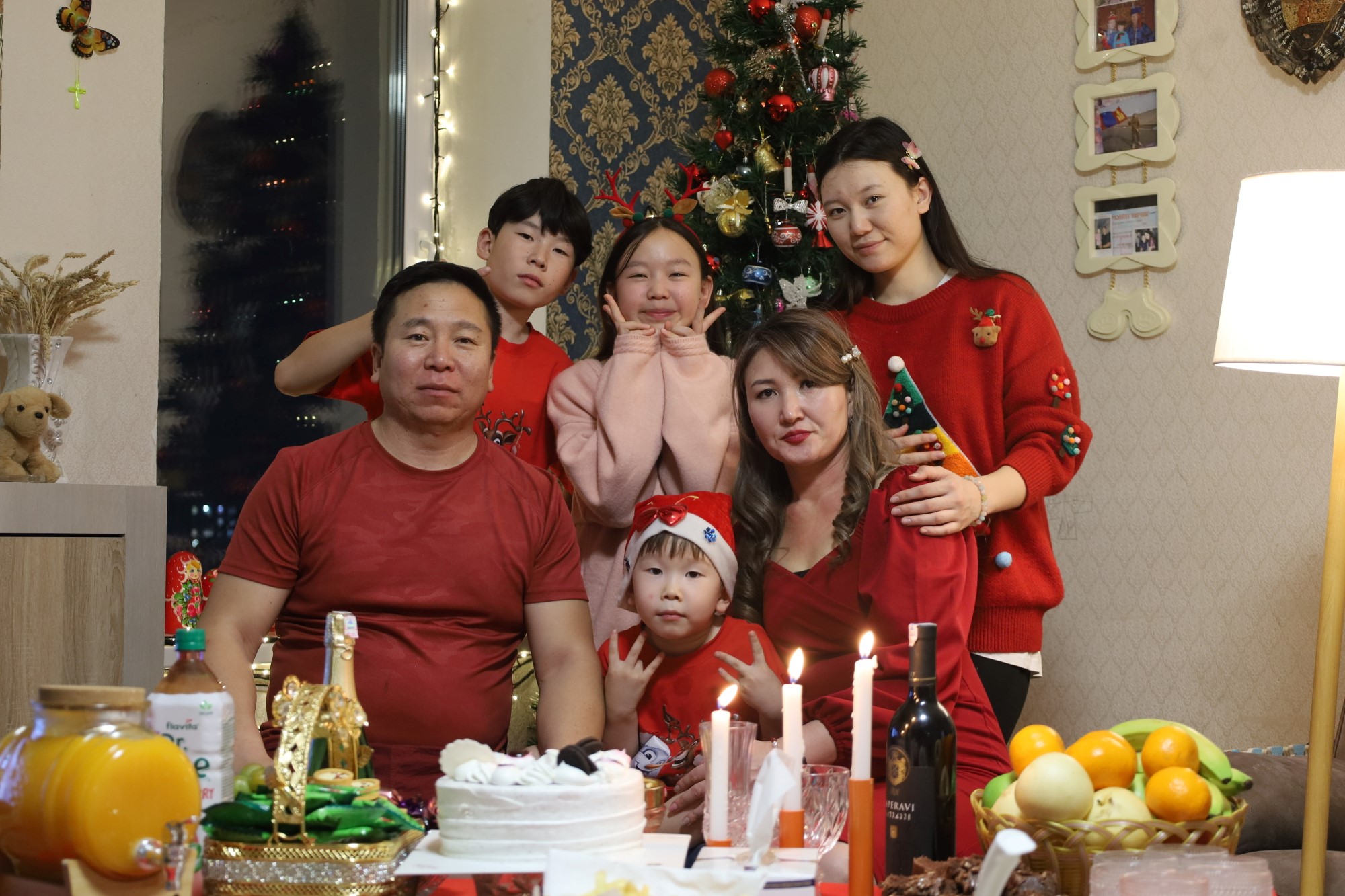 Familien samlet for å feire jul