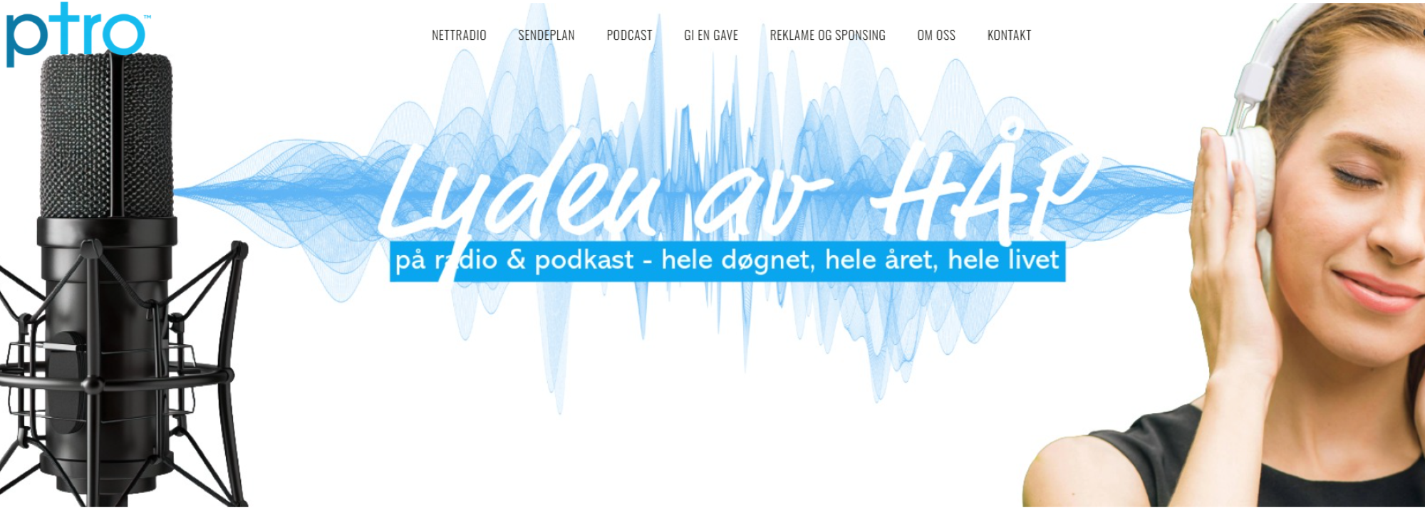 En person med headset og en mikrofon med teksten Lyden av håp