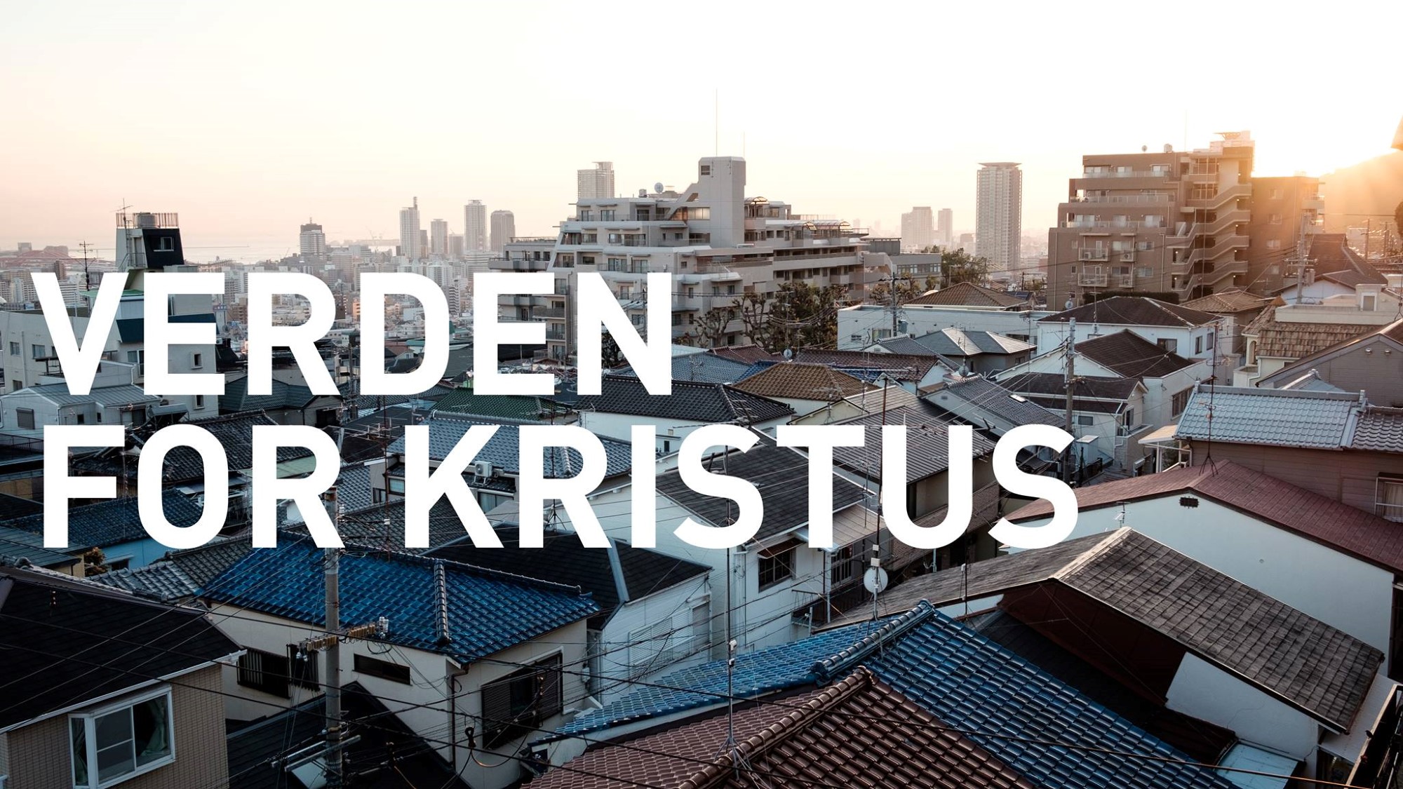 Tekstplakat "verden for Kristus" med utsikt over Kobe i Japan