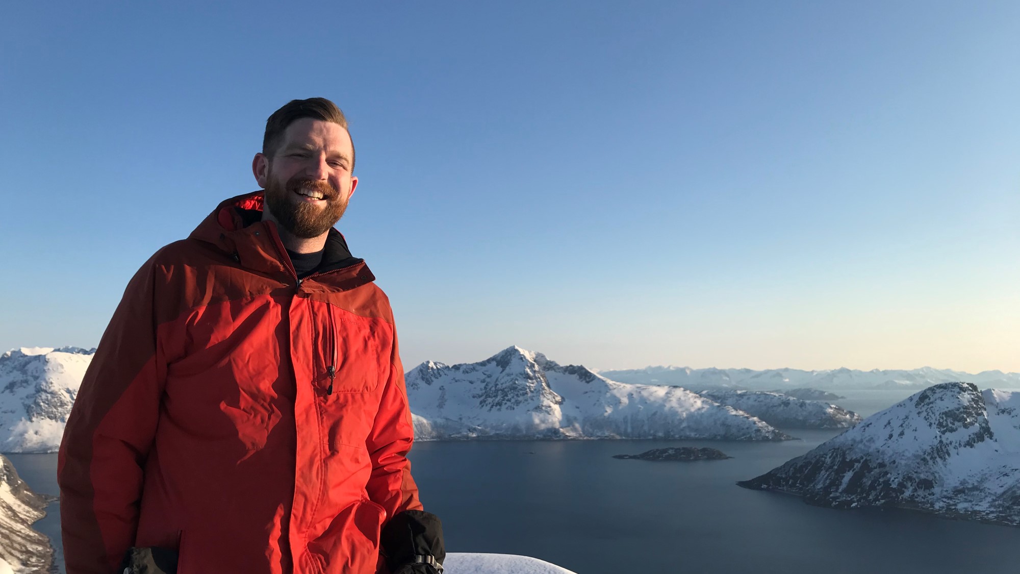 Stephen Mayes på fjelltur i snø