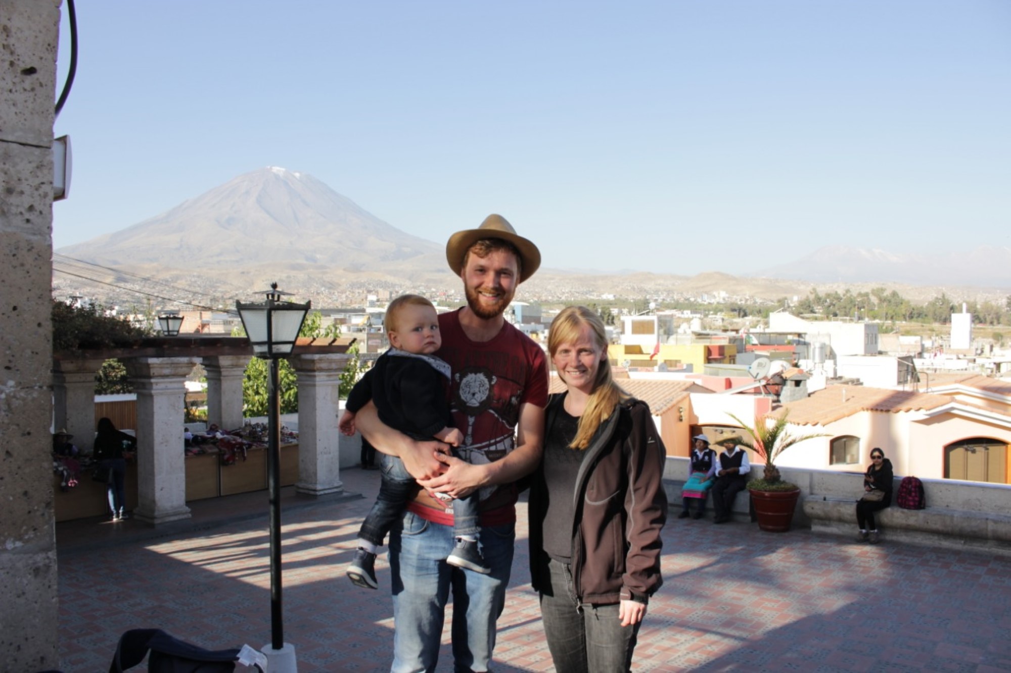 Fmilien Solgaard. Lukas (1) Emil (26) Julie (27)