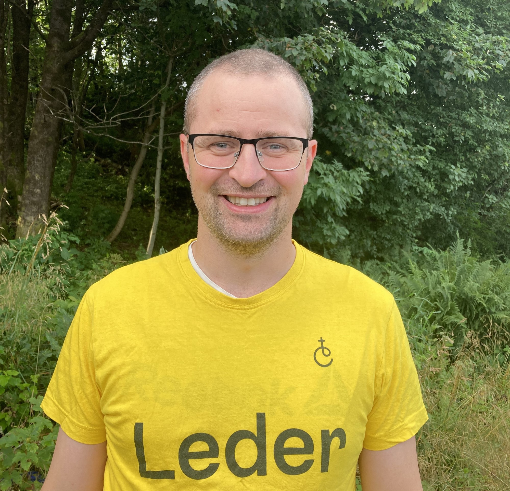 Bildet viser en glad Ole Petter Stenberg