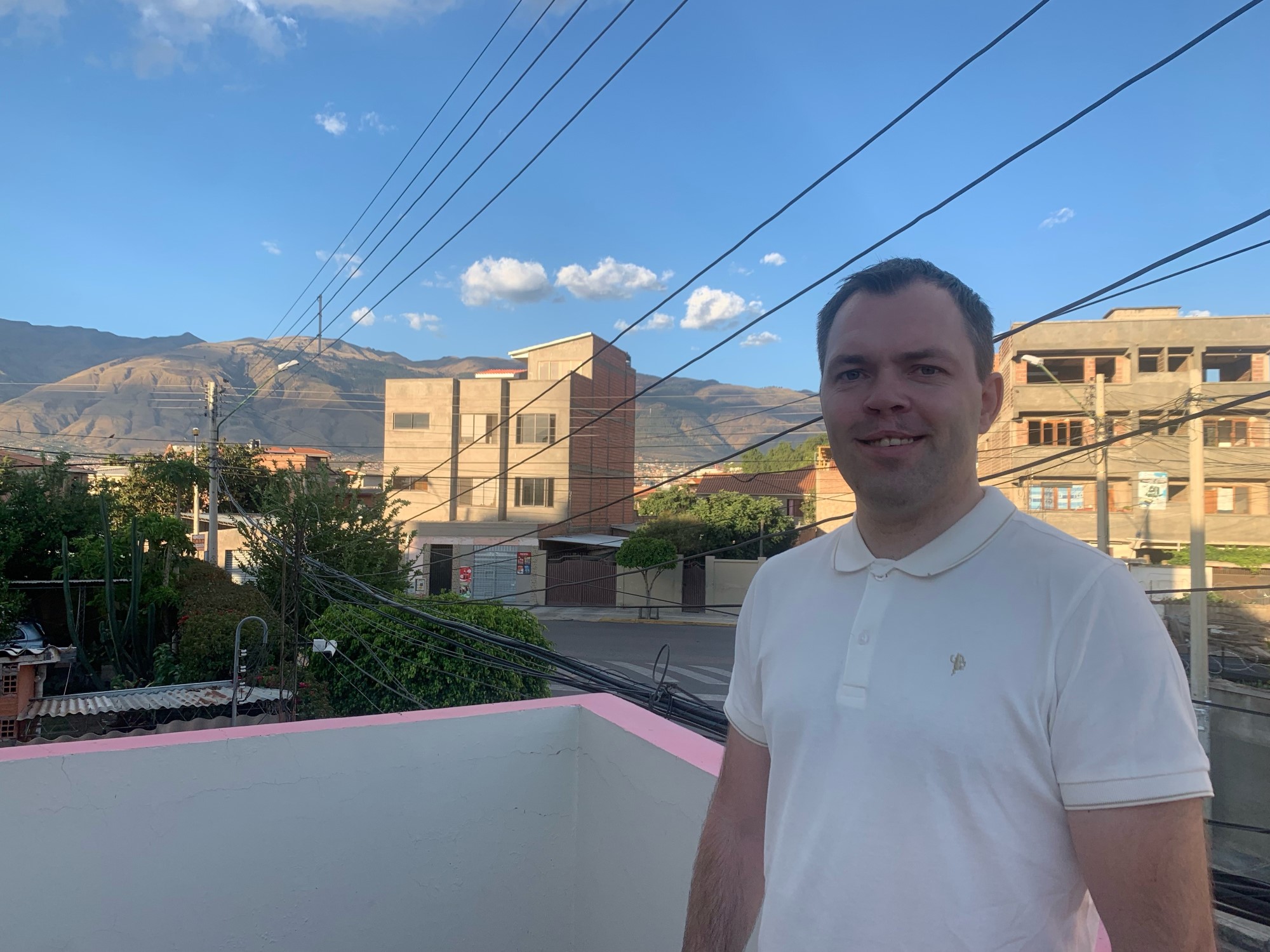 Kristoffer på verandaen i Cochabamba.