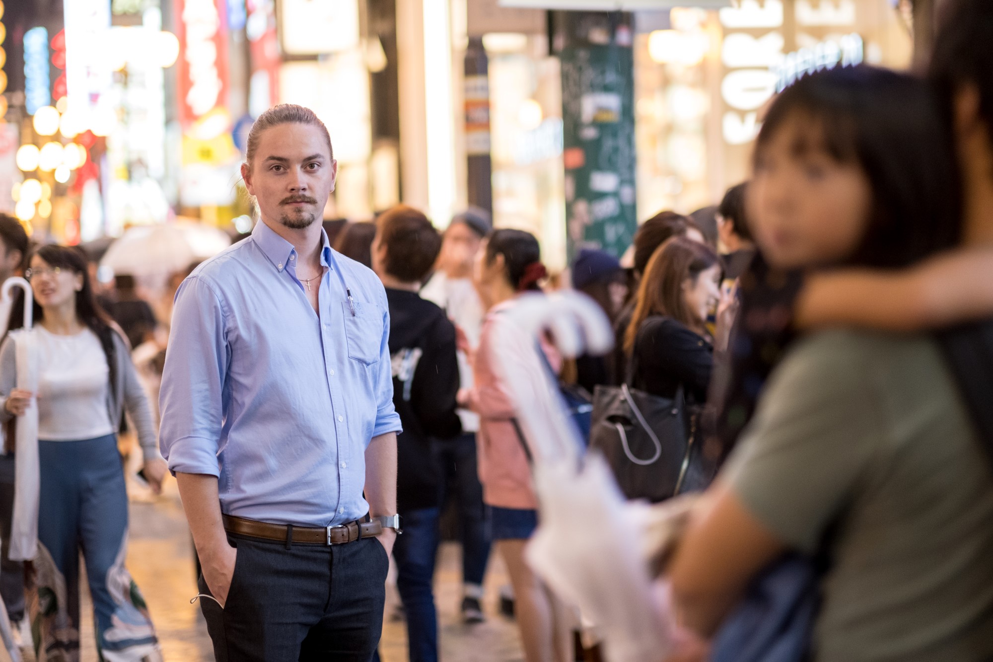 Marius Bergersen i travel gate i Japan
