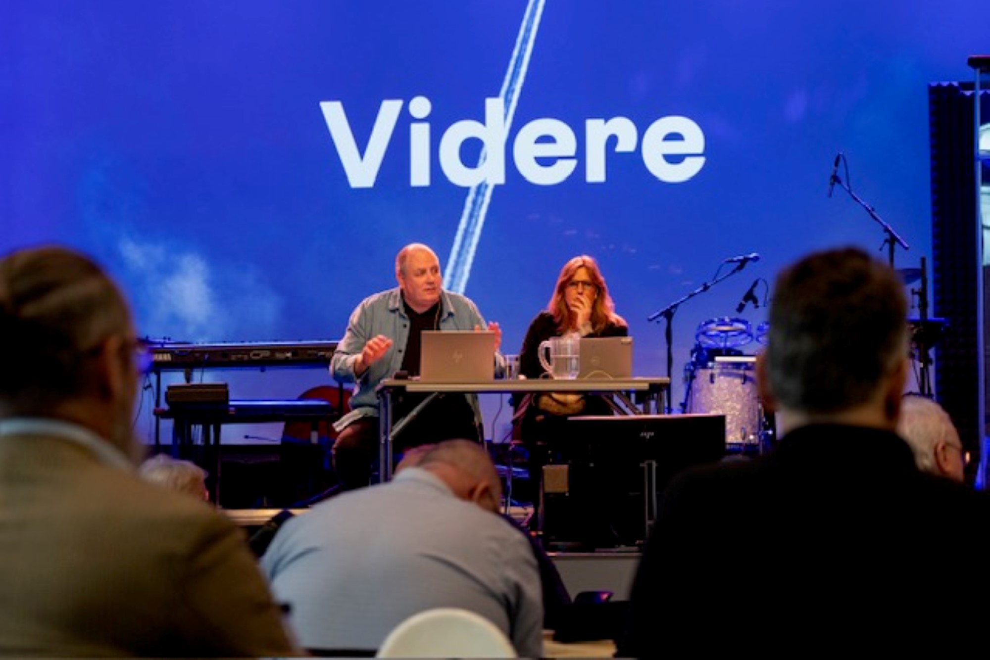 Ordstyrarar på scena