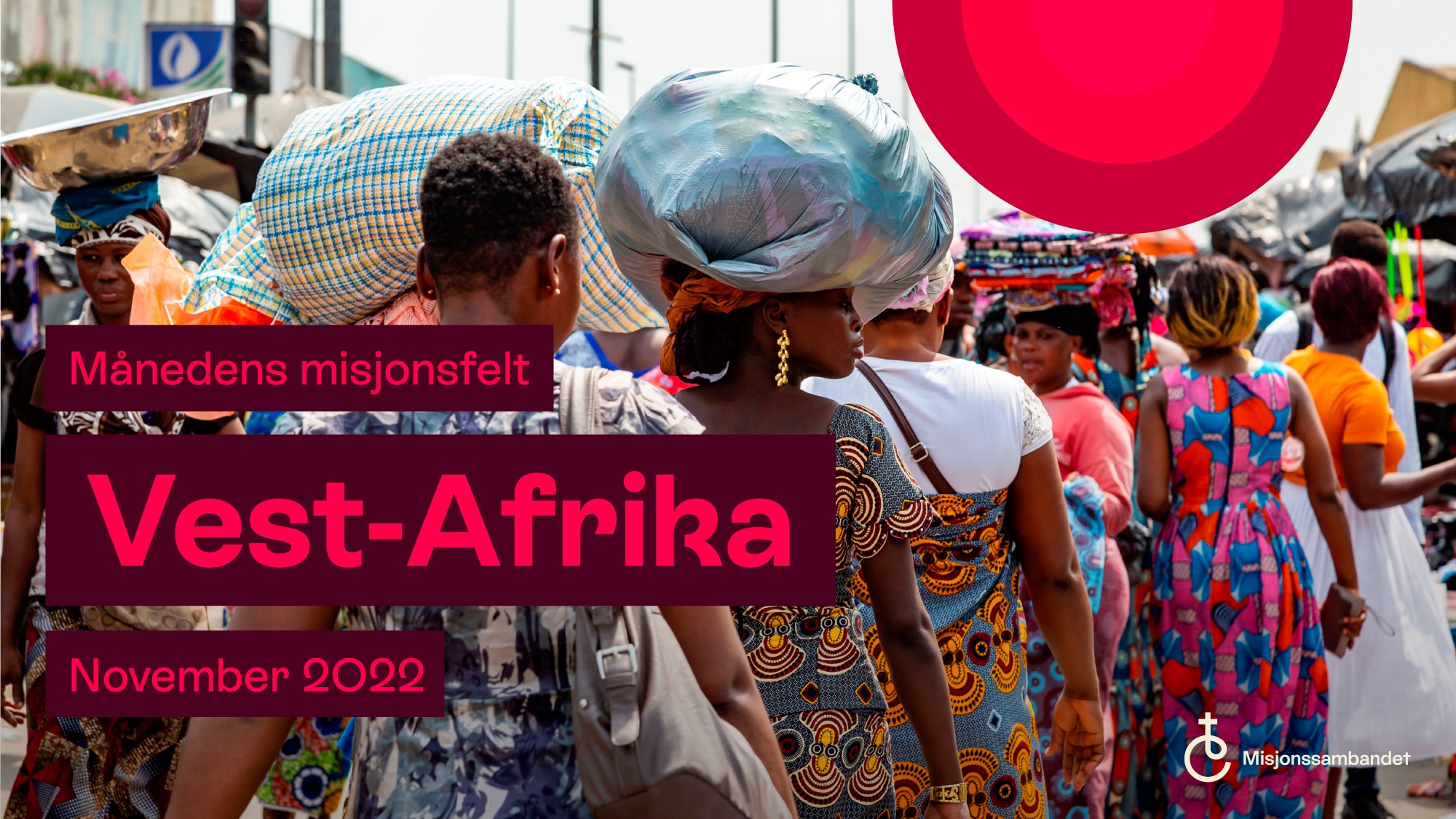 Tekstplakat månedens misjonsfelt november 2022 Vest-Afrika. Bakgrunnsbilde av kvinner på marked