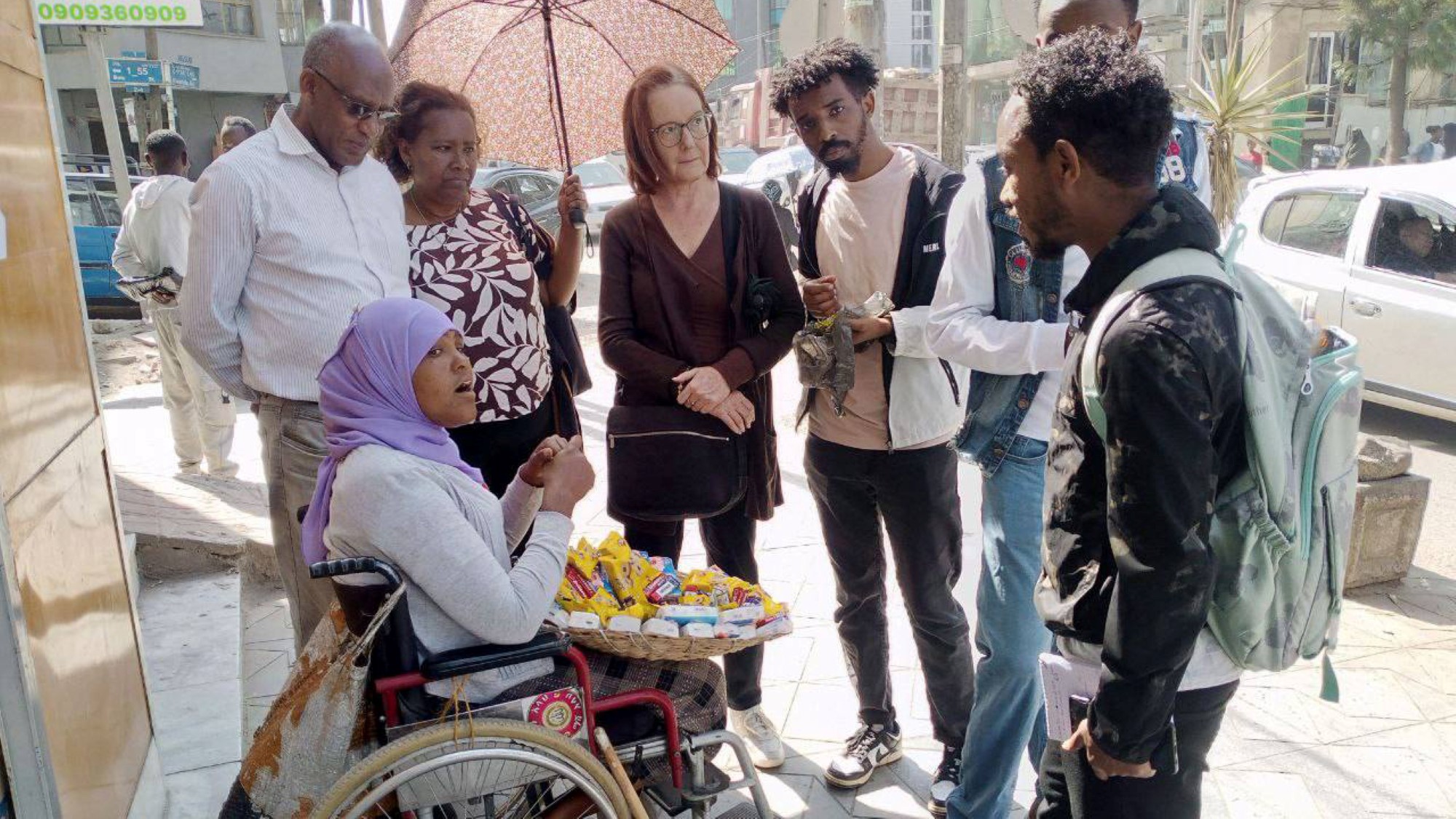 Samtale med kvinne i rullestol