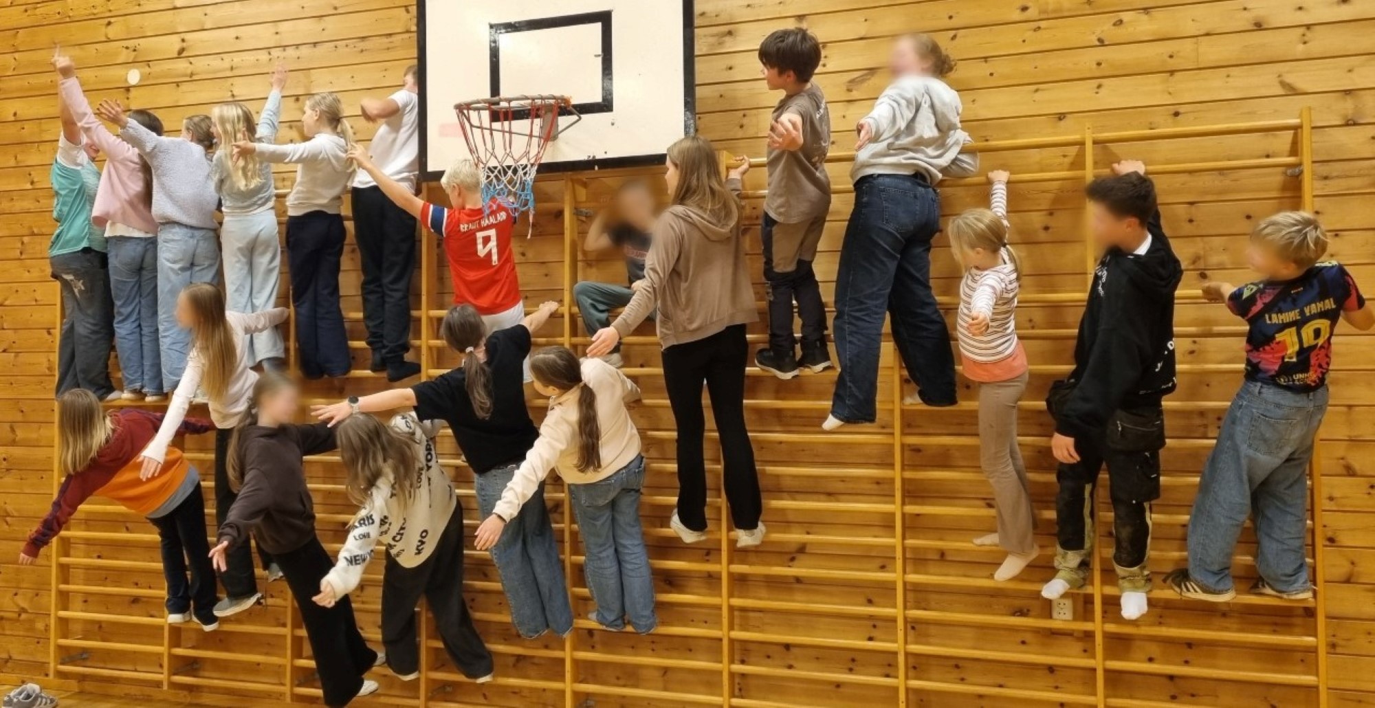 20 barn i ribbeveggen