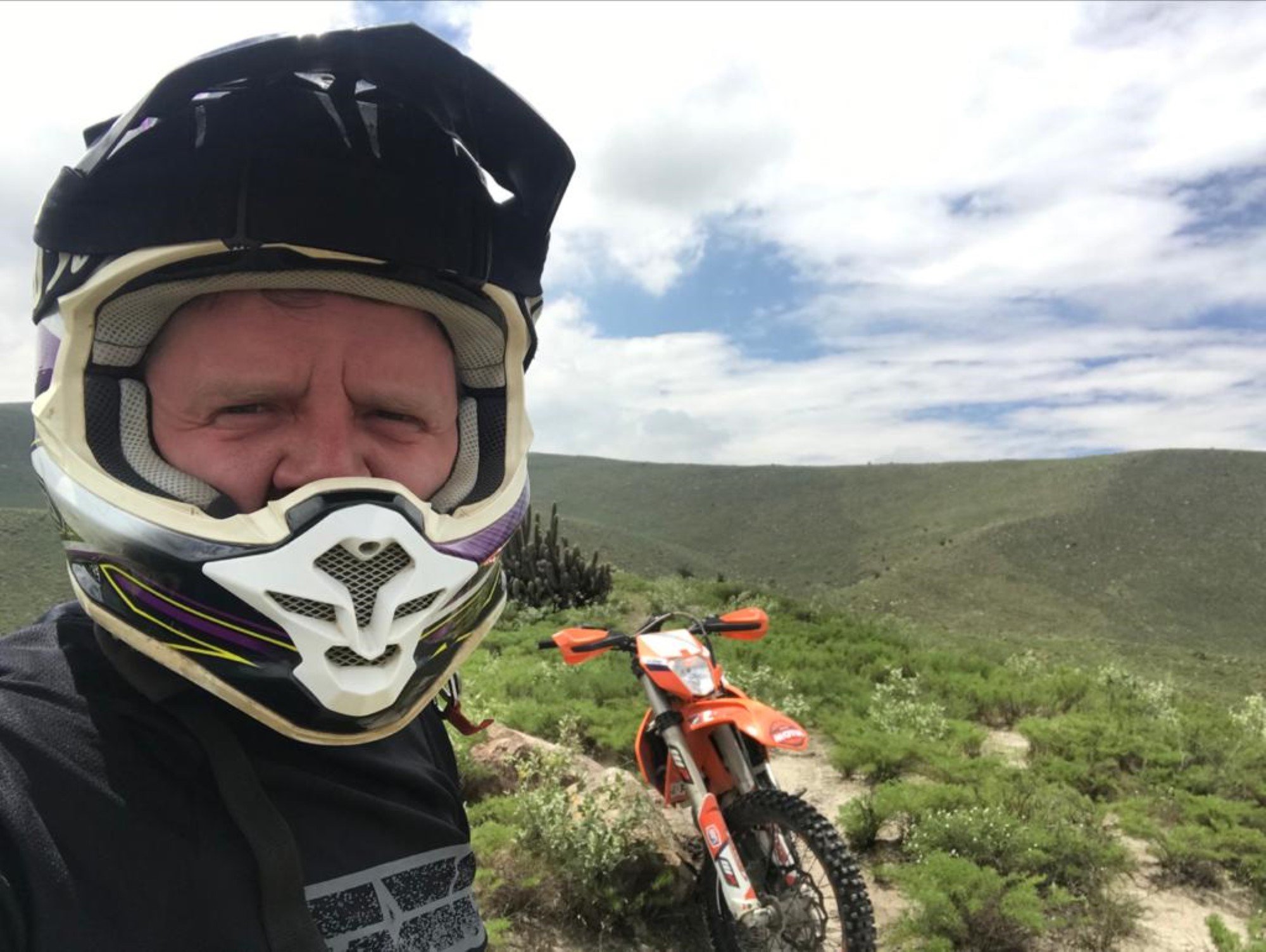 Da Svein Harald flyttet til Peru kjøpte han seg en motorcross-sykkel, og det har han hatt mye glede av.