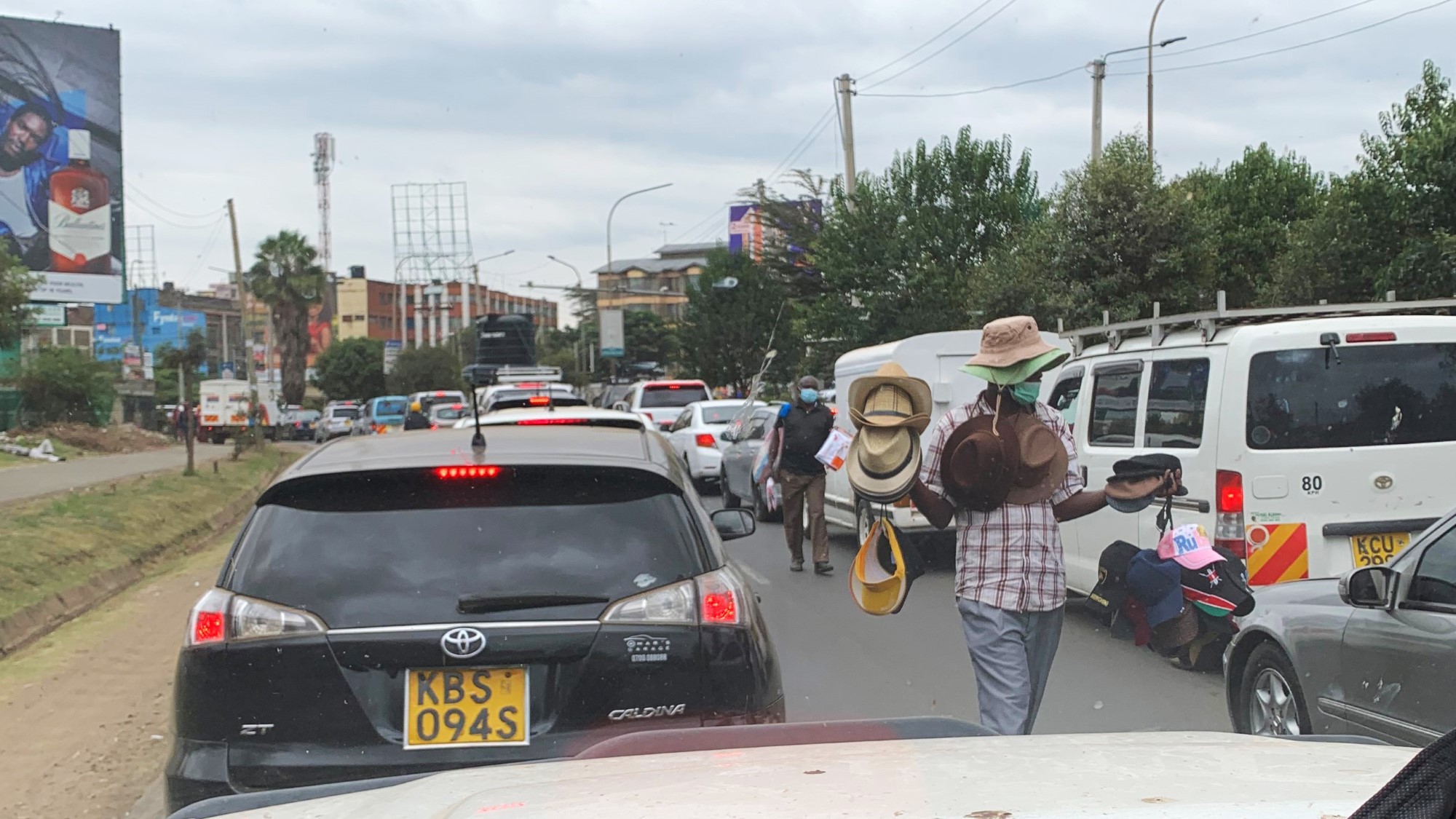 Bilkø med selger i Nairobi