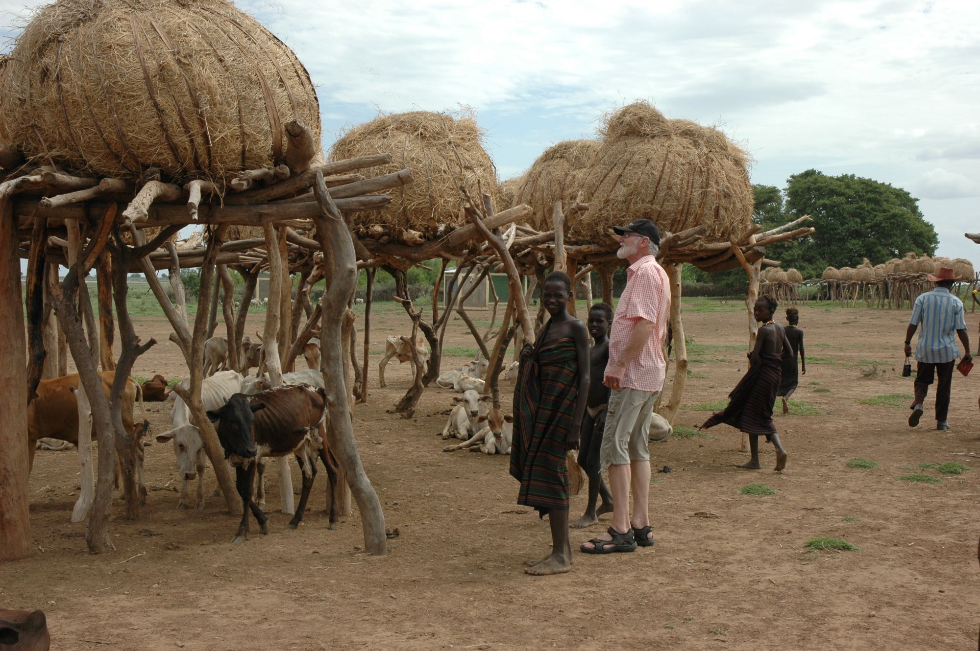 Misjonær inspiserer arbeid på landsbygda
