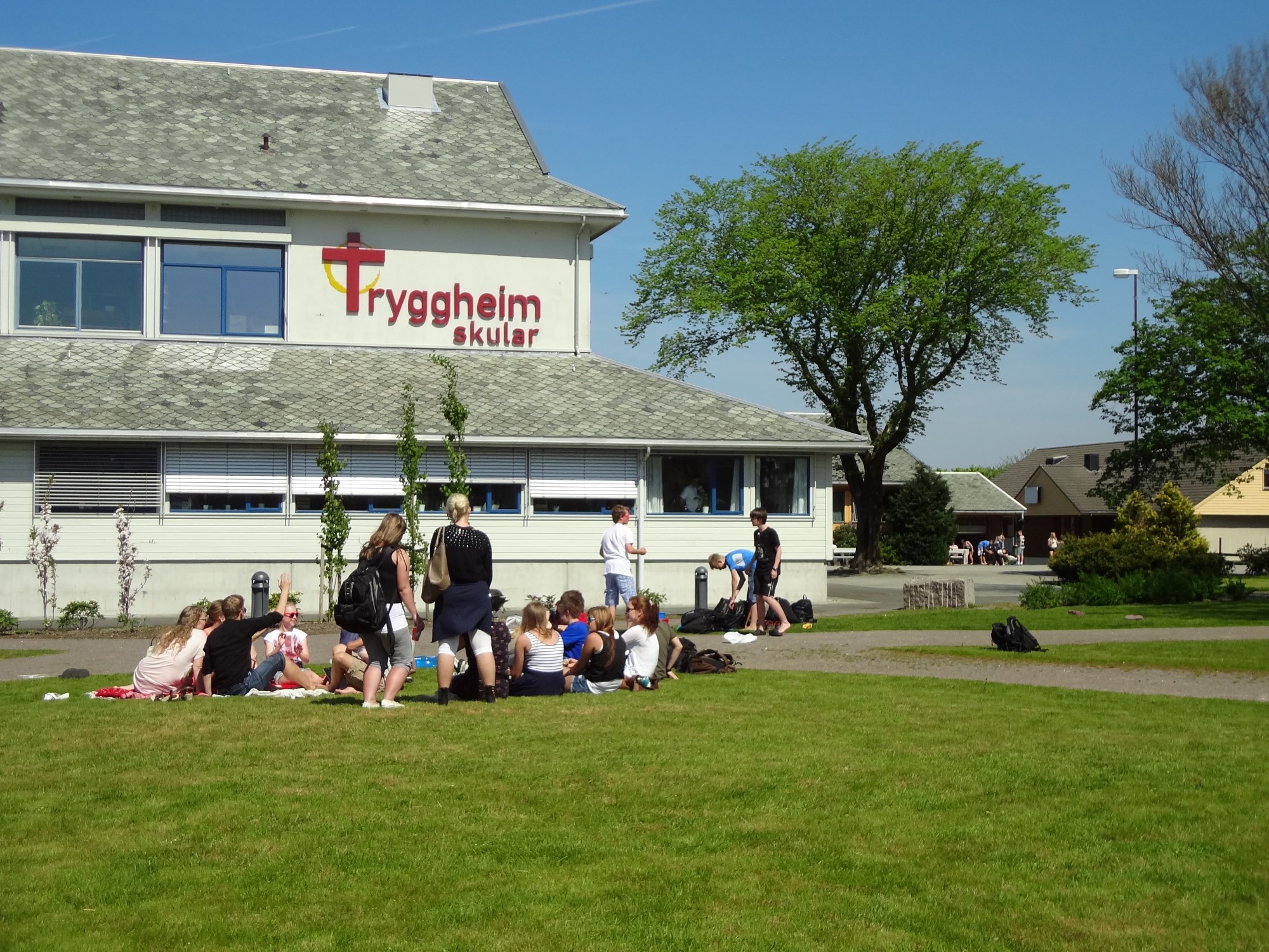 Tryggheim i vårsol