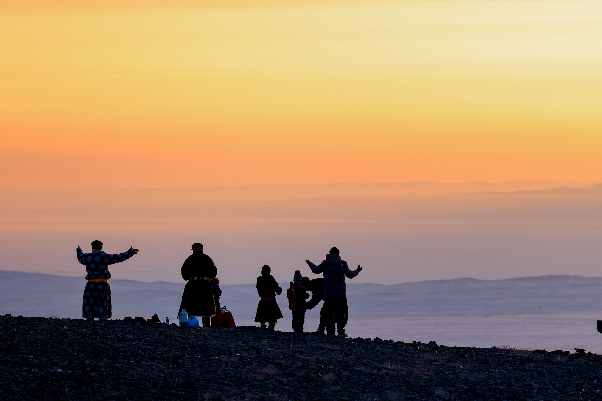 Lunar new year feiring i Mongolia. Hilsing av sola.