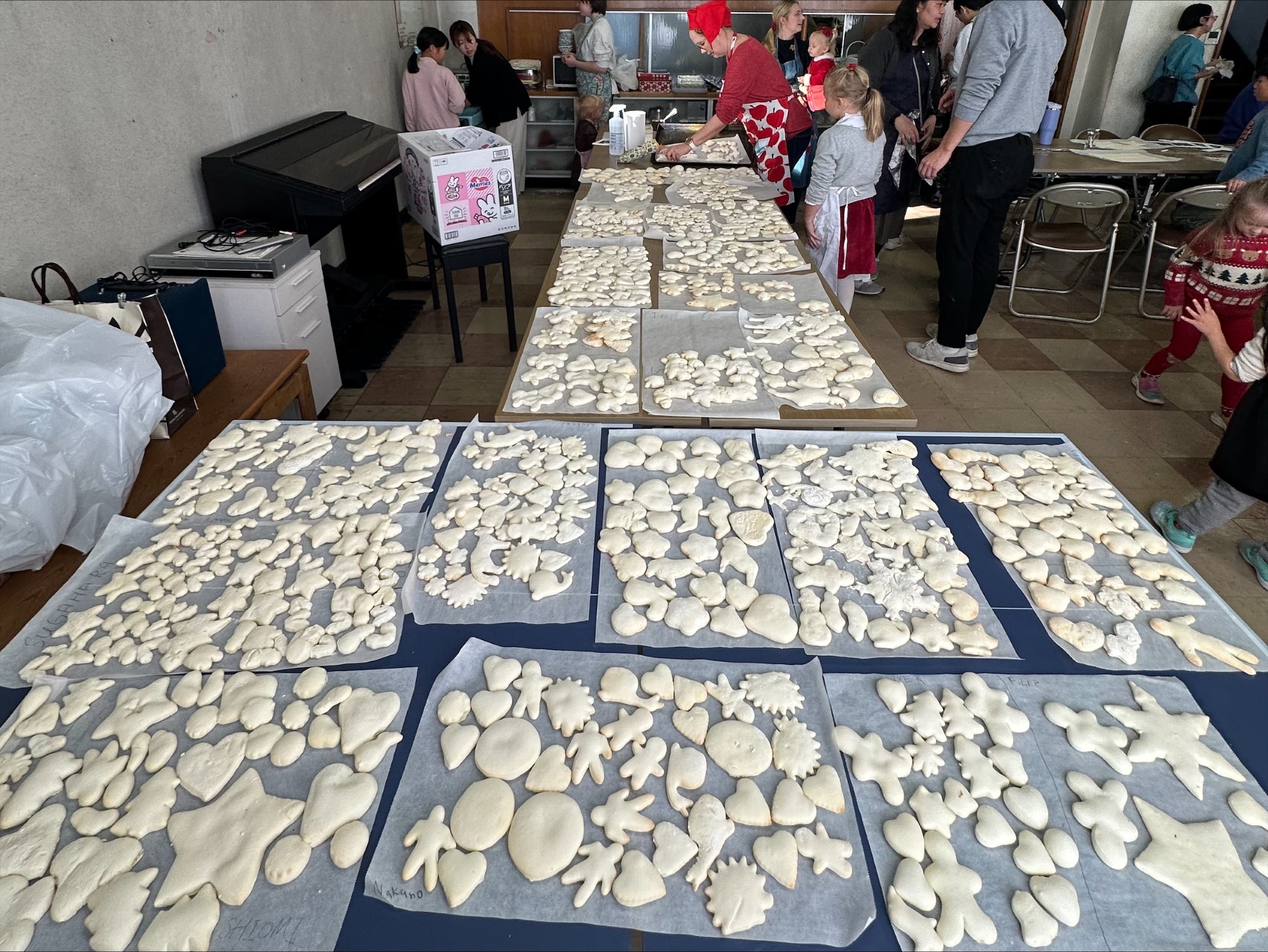 Mange brett med julemenn