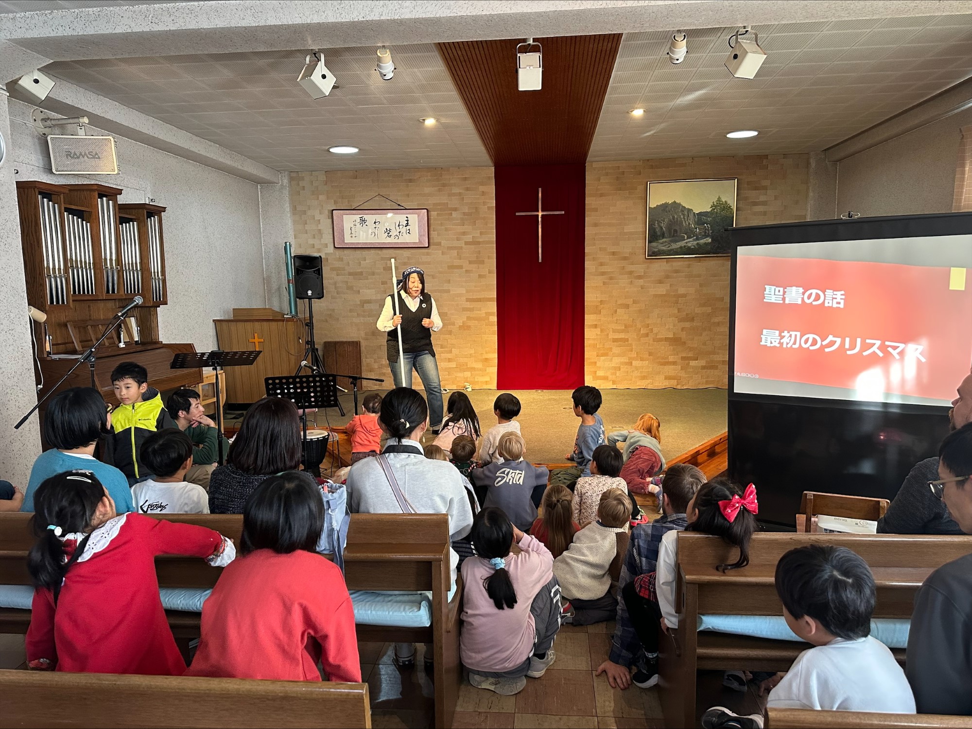 Maki Ikegami holder andakt.