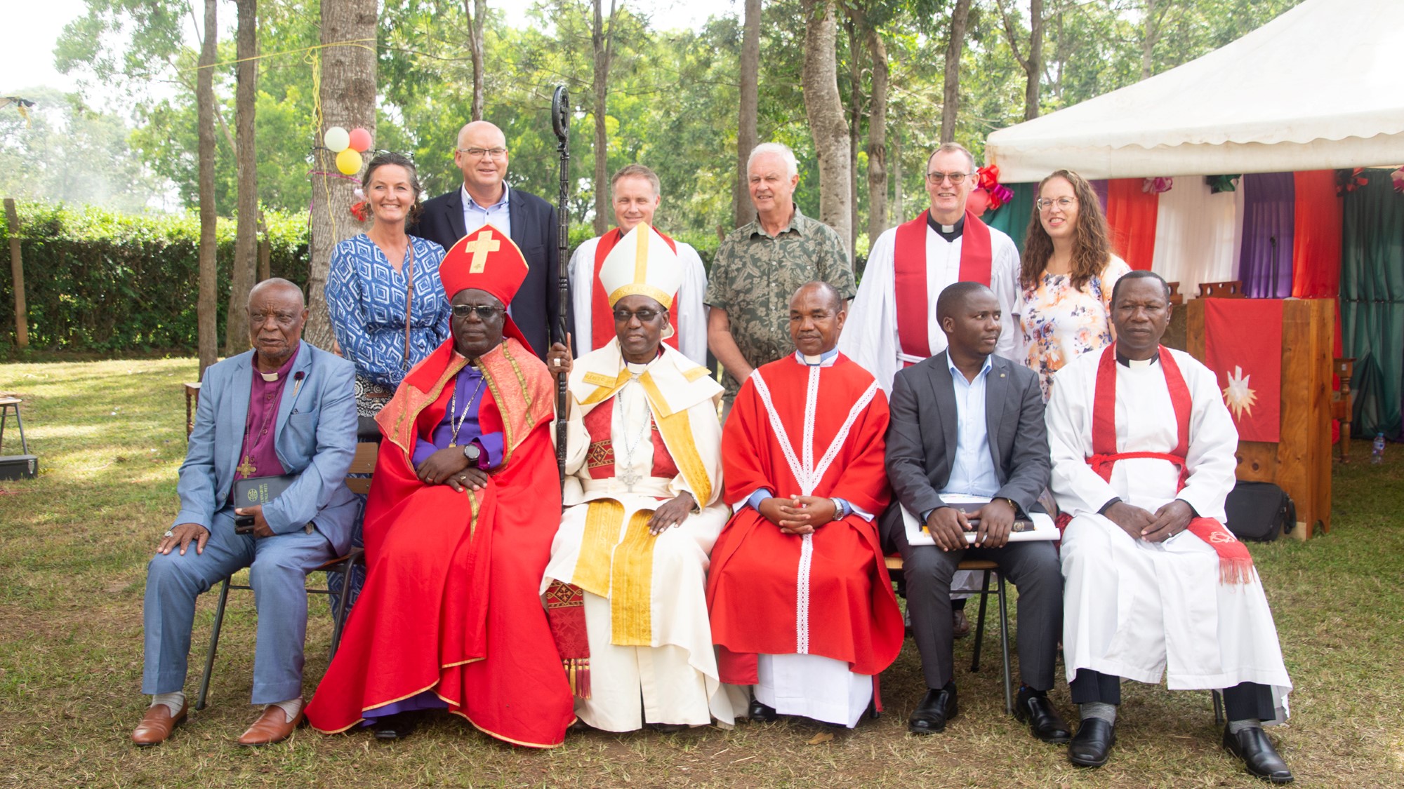 De norske gjestene sammen med biskopene