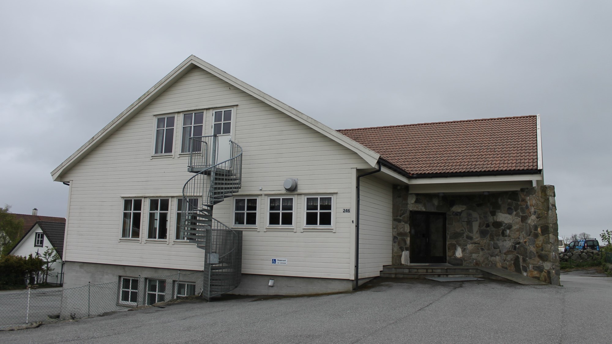 Bru bedehus