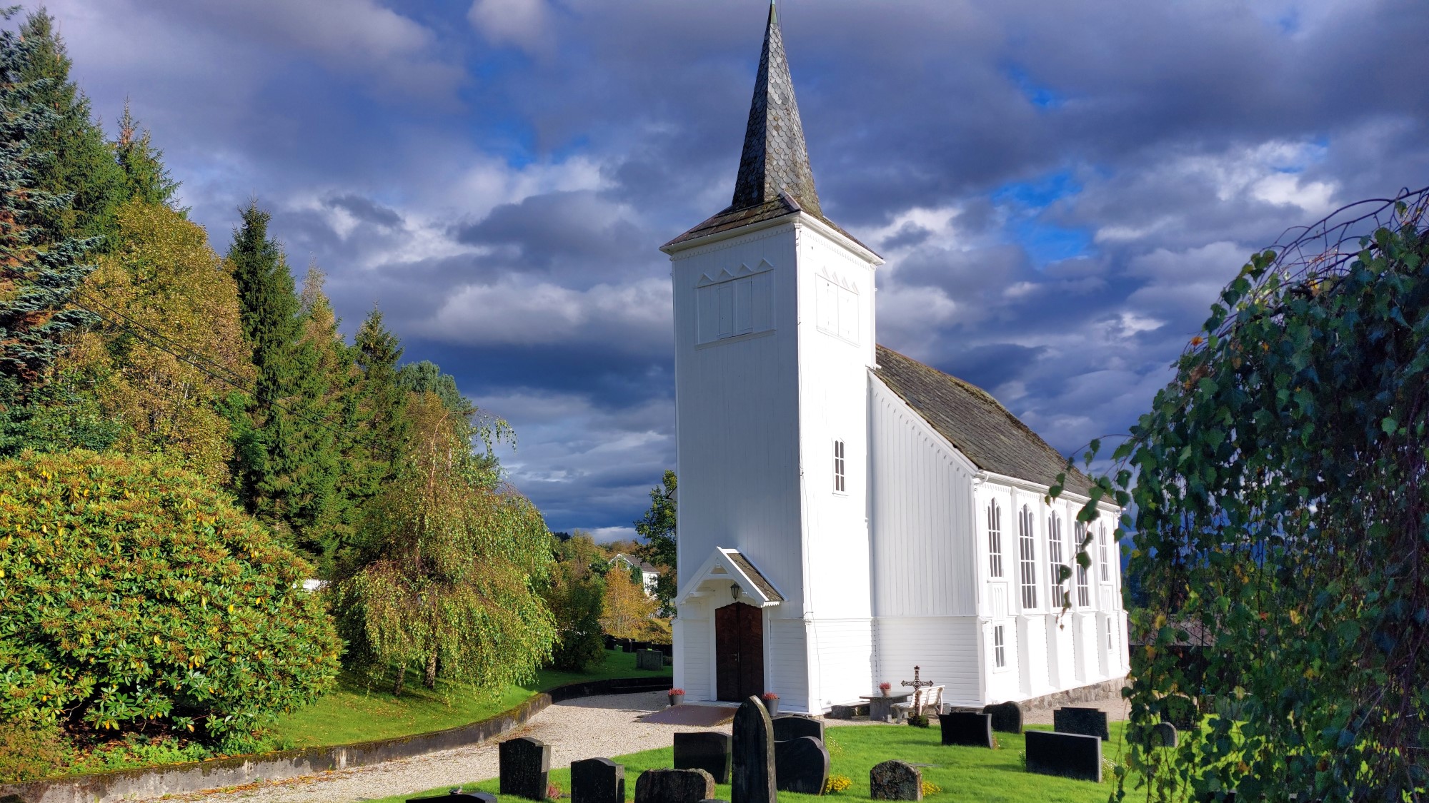 Hatlestrand kirke