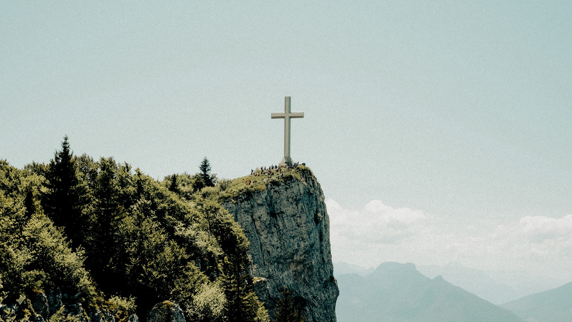 Kors på fjelltopp