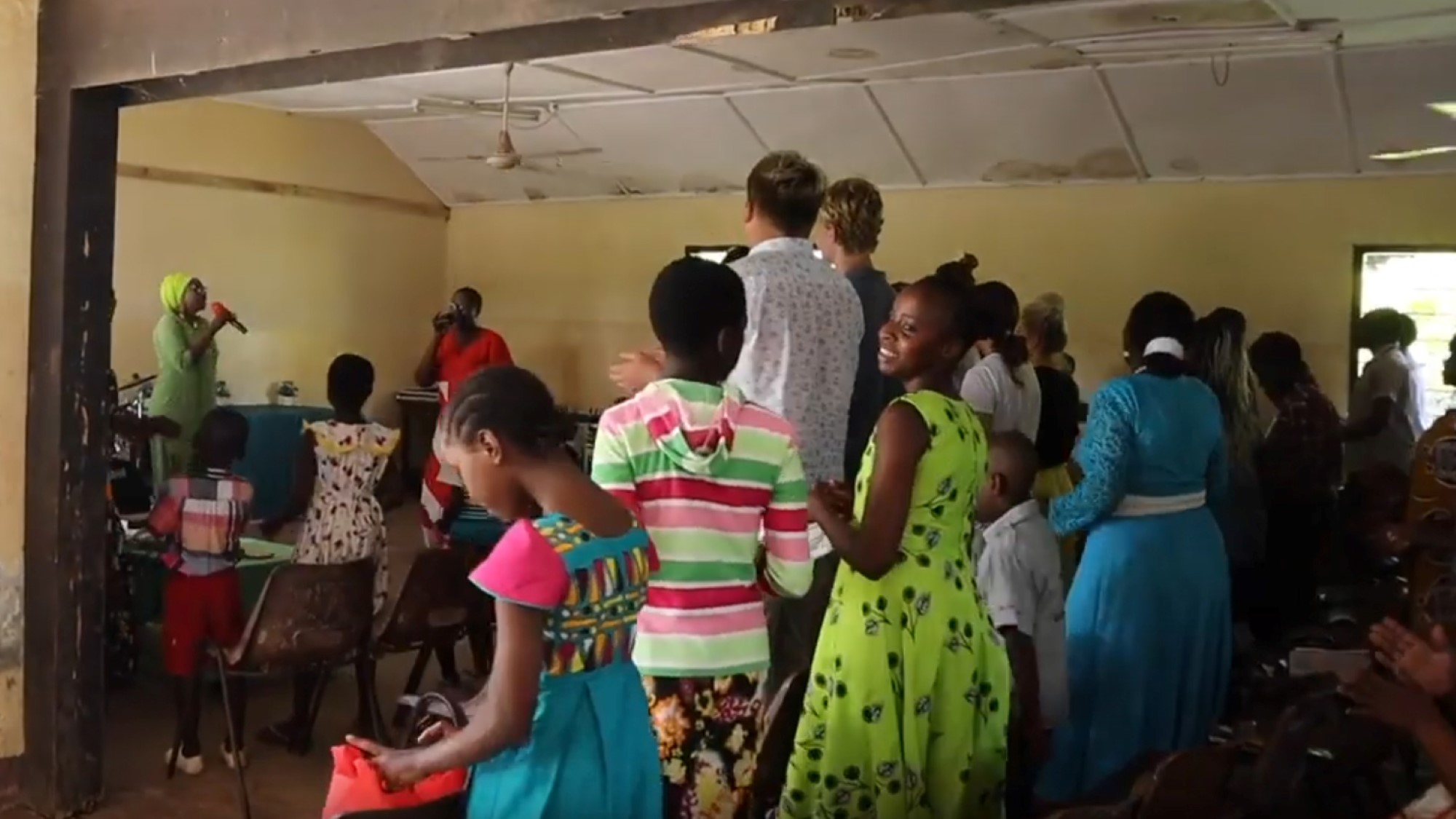 Gudstjeneste i kenyansk kirke