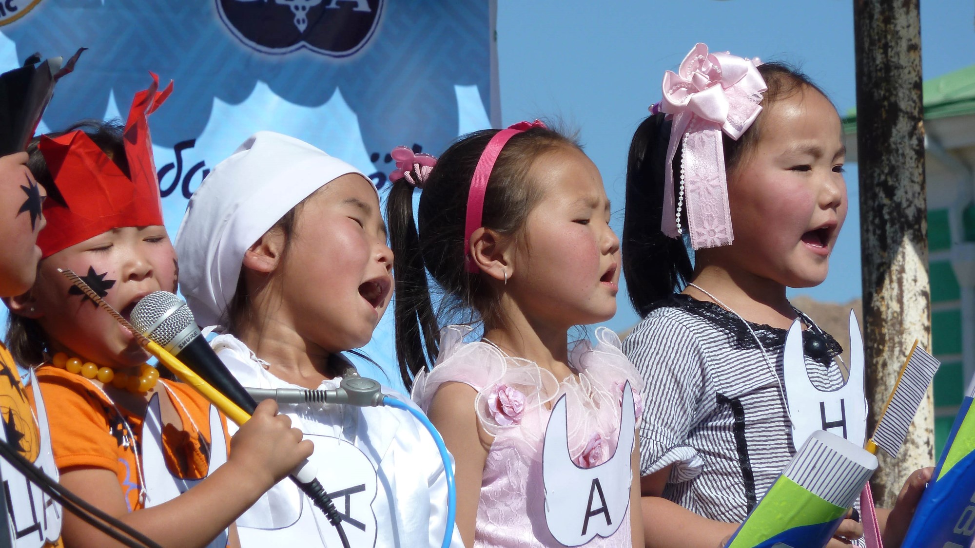 Syngende barn i Mongolia