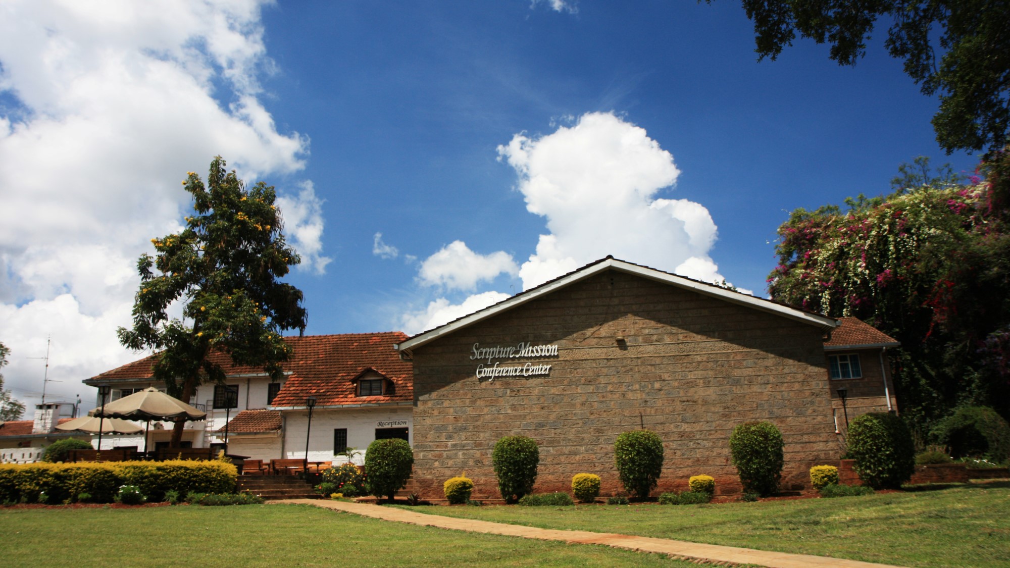 Bilde av hovedhuset på NLMs tomt i Nairobi i Kenya.