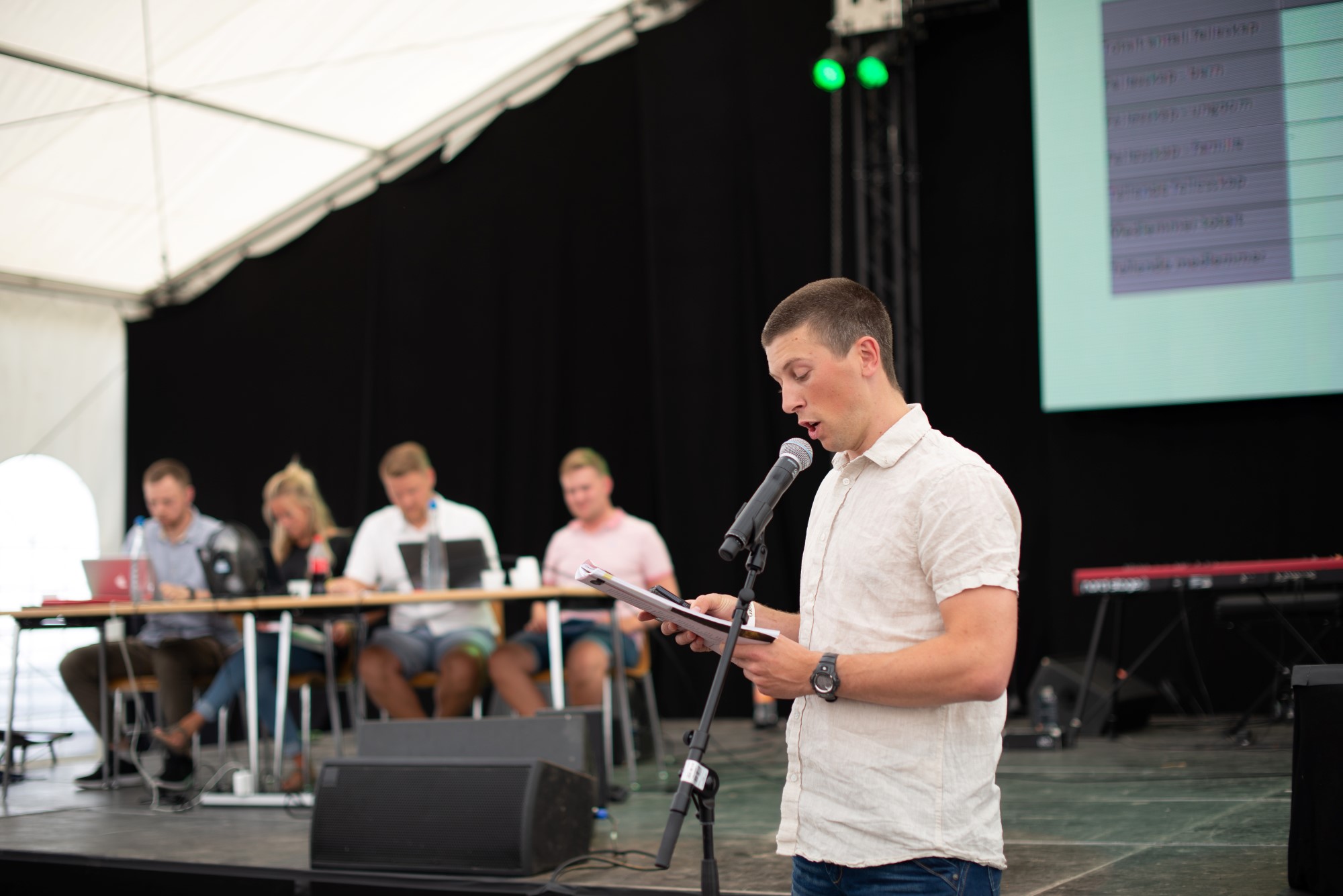 Tarjei Asprusten leser på NLM ungs landsmøte 2018